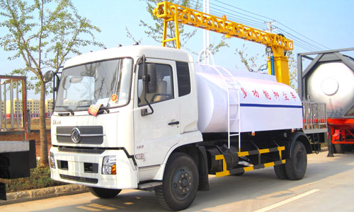 東風(fēng)天龍多功能抑塵車