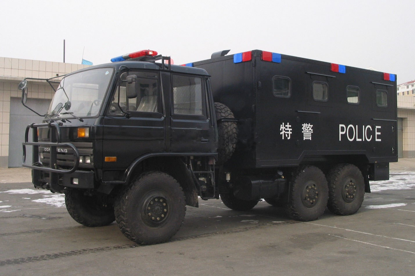 東風(fēng)六驅(qū)越野炊事車